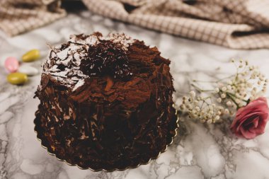 Masada lezzetli bir pasta var.