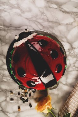 Masada lezzetli bir pasta var.