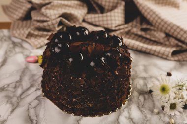 Masada lezzetli bir pasta var.