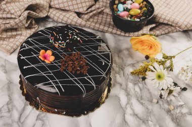 Masada lezzetli bir pasta var.