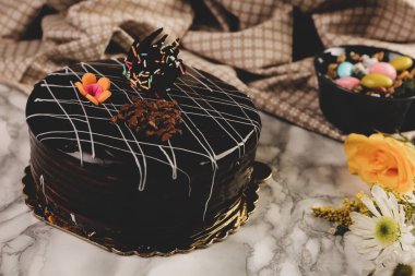 Masada lezzetli bir pasta var.