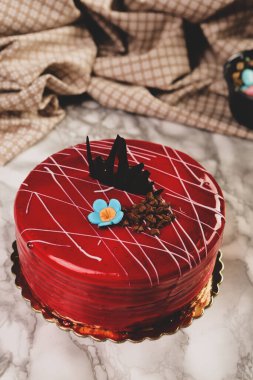 Masada lezzetli bir pasta var.