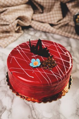 Masada lezzetli bir pasta var.