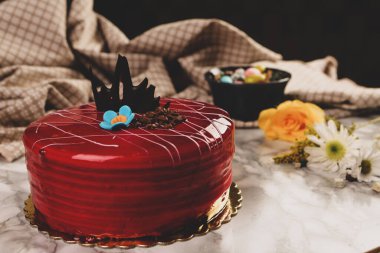 Masada lezzetli bir pasta var.