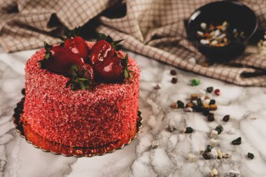 Masada lezzetli bir pasta var.