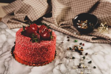 Masada lezzetli bir pasta var.