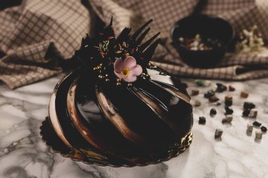 Masada lezzetli bir pasta var.