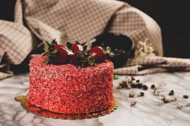 Masada lezzetli bir pasta var.