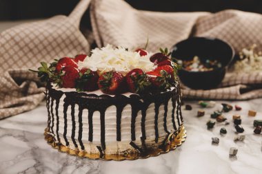 Masada lezzetli bir pasta var.