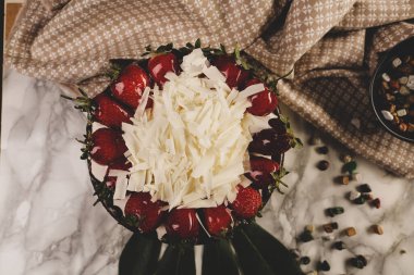 Masada lezzetli bir pasta var.