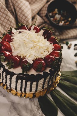 Masada lezzetli bir pasta var.