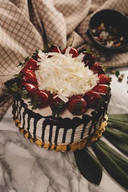 Masada lezzetli bir pasta var.