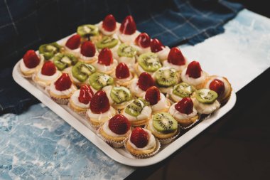 Masada lezzetli bir pasta var.