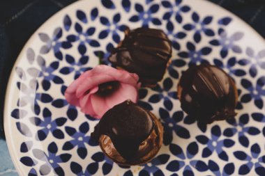 Masada lezzetli bir pasta var.