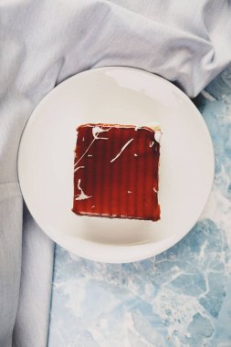 Masada lezzetli bir pasta var.