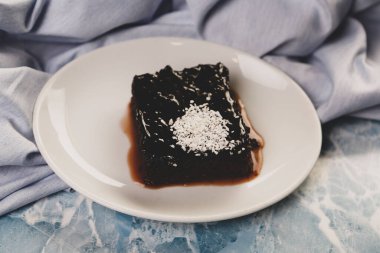 Masada lezzetli bir pasta var.