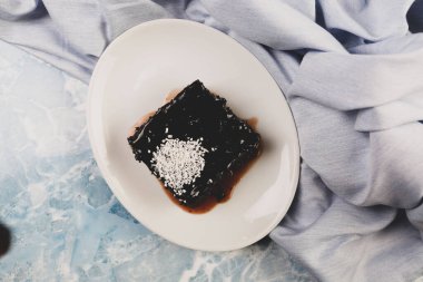 Masada lezzetli bir pasta var.