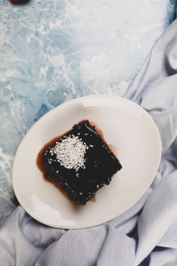 Masada lezzetli bir pasta var.