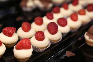 Masada lezzetli bir pasta var.