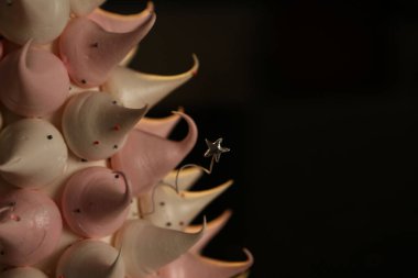 Masada lezzetli bir pasta var.