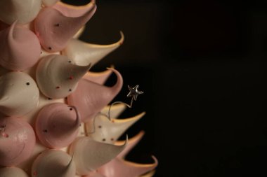 Masada lezzetli bir pasta var.