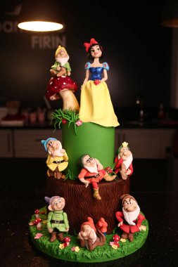 Masada lezzetli bir pasta var.