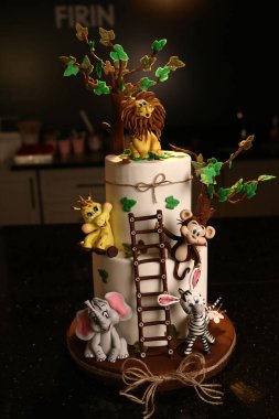 Masada lezzetli bir pasta var.