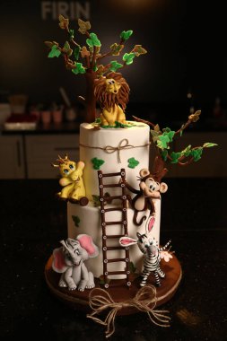 Masada lezzetli bir pasta var.