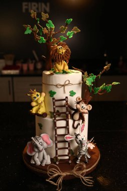 Masada lezzetli bir pasta var.