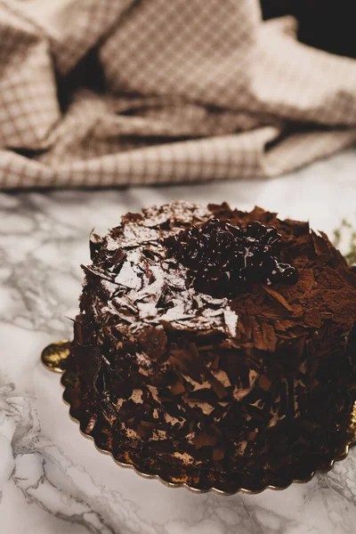 Tavola Con Deliziosa Torta Sul Tavolo — Foto Stock