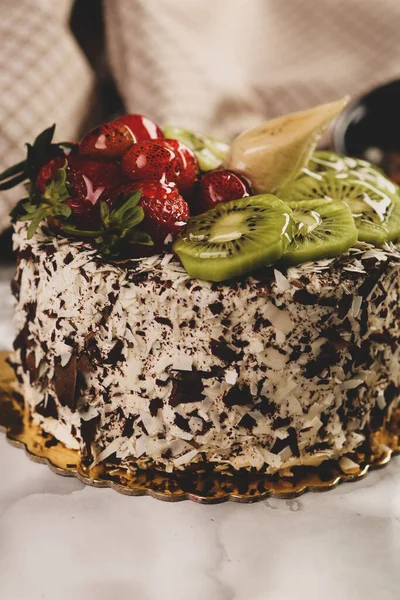 Tavola Con Deliziosa Torta Sul Tavolo — Foto Stock