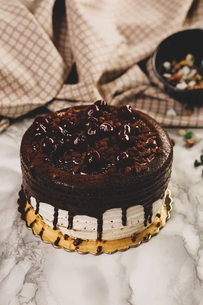 Tafel Mit Leckerem Kuchen Auf Dem Tisch — Stockfoto