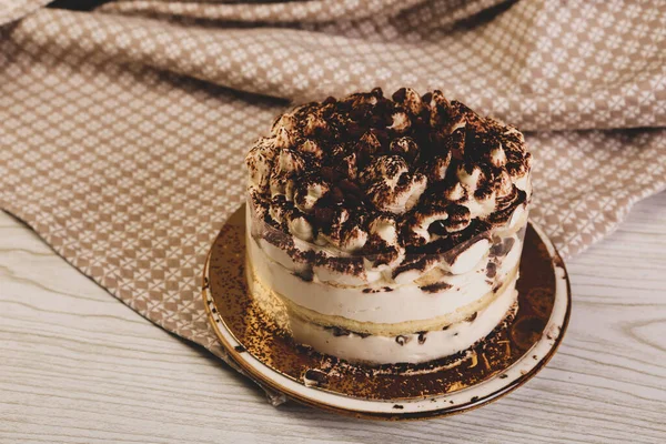 Tabuleiro Com Delicioso Bolo Mesa — Fotografia de Stock