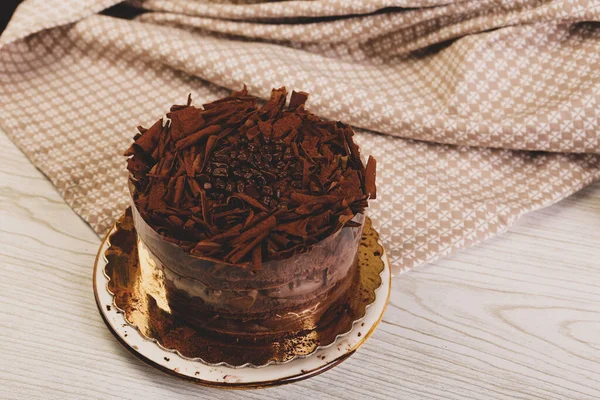 Plateau Avec Délicieux Gâteau Sur Table — Photo