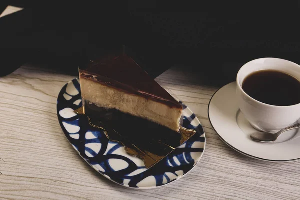 Tafel Mit Leckerem Kuchen Auf Dem Tisch — Stockfoto