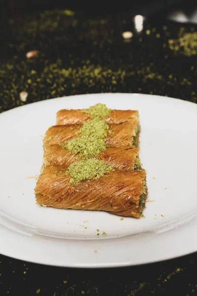 Kunefe Postre Turco Kunafa Kadayif Con Pistacho Polvo Queso Caliente — Foto de Stock