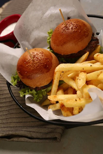 Házi Hamburger Friss Zöldségekkel — Stock Fotó