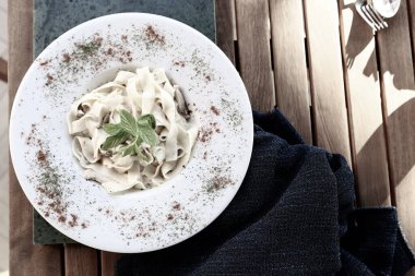 Lezzetli soslu lezzetli klasik İtalyan makarnası..