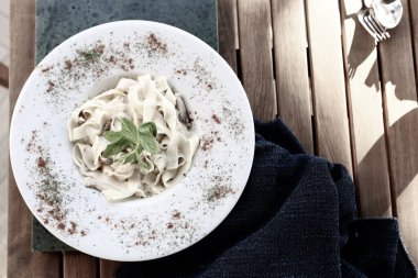 Lezzetli soslu lezzetli klasik İtalyan makarnası..