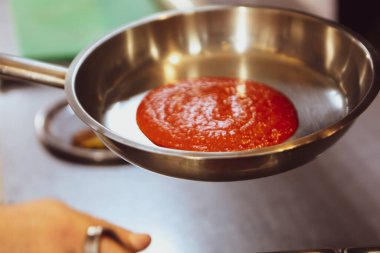 soba yangın pişirme makarna ile pota