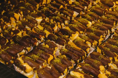 Masada lezzetli bir pasta var.