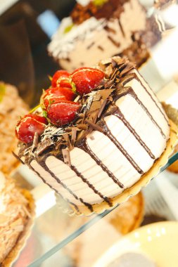 Masada lezzetli bir pasta var.