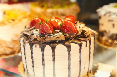 Masada lezzetli bir pasta var.