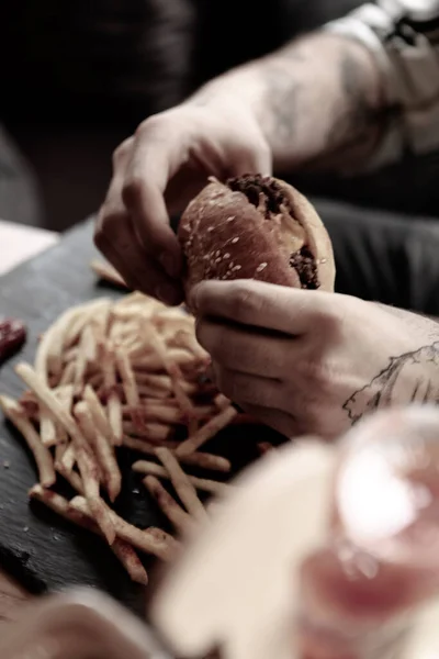 Taze Sebzeli Yapımı Hamburger — Stok fotoğraf