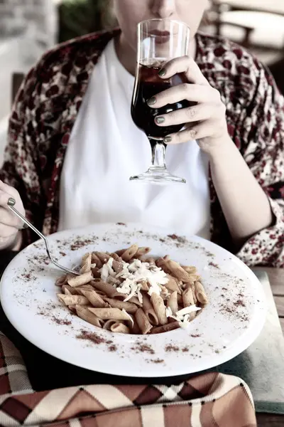 Ízletes Étvágygerjesztő Klasszikus Olasz Tészta Ízletes Mártással — Stock Fotó