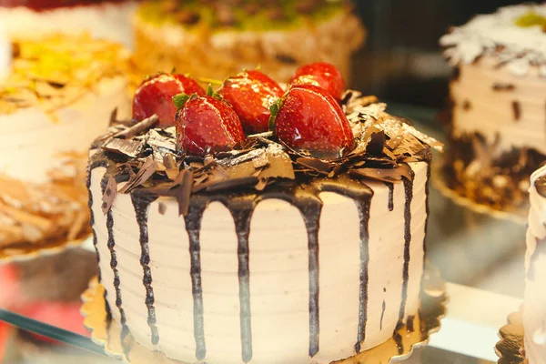 Masada lezzetli bir pasta var.