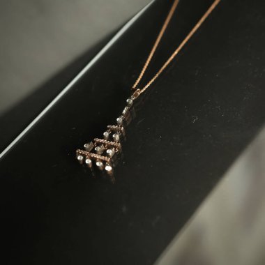 Elmas Mücevherler ve Moda Mücevherleri