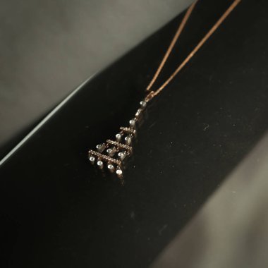 Elmas Mücevherler ve Moda Mücevherleri