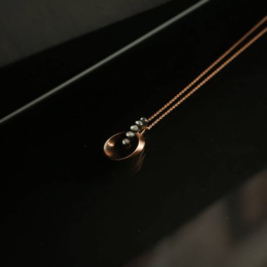 Elmas Mücevherler ve Moda Mücevherleri