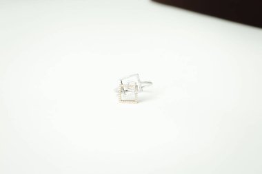 Elmas Mücevherler ve Moda Mücevherleri